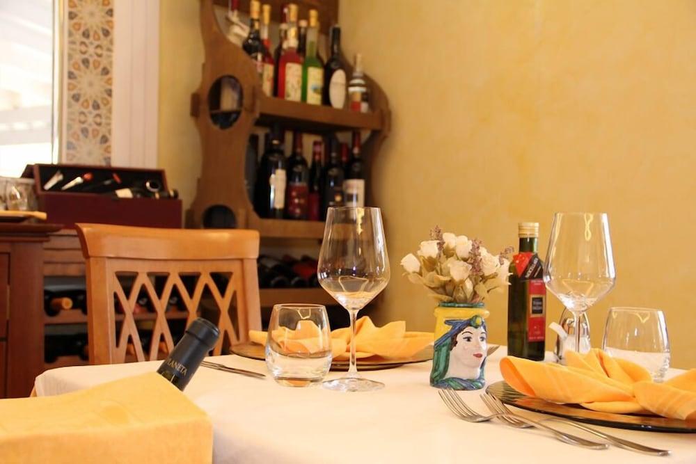 Hotel Ristorante Mediterraneo Faro Сан-Вито-Ло-Капо Экстерьер фото