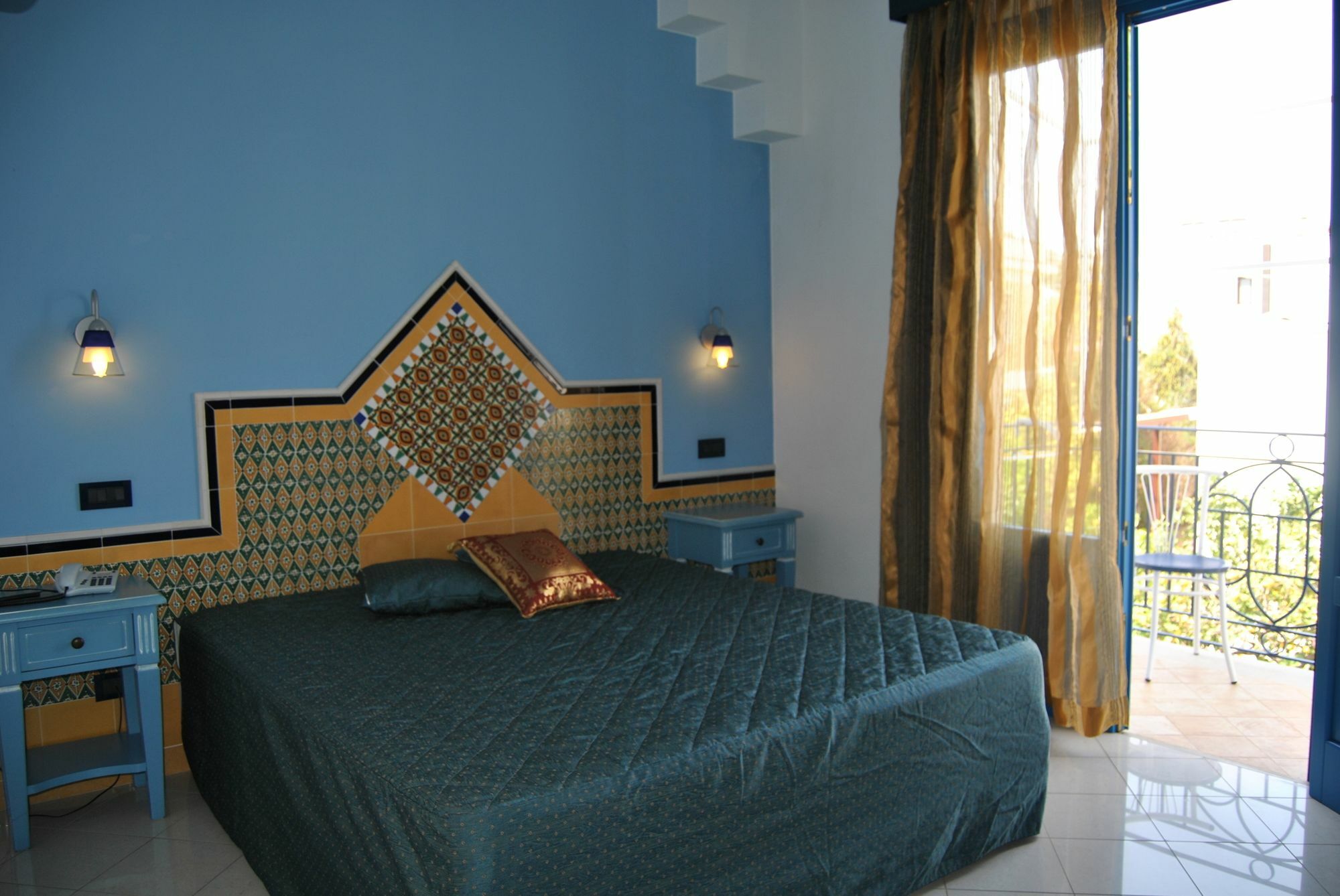 Hotel Ristorante Mediterraneo Faro Сан-Вито-Ло-Капо Экстерьер фото